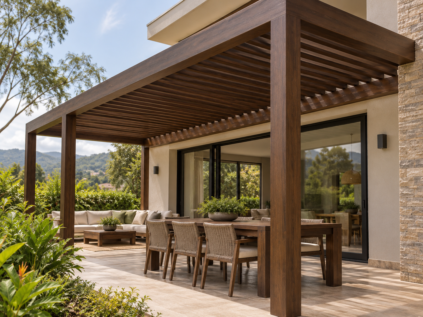 Deck Lasur tono Nogal Oscuro aplicado sobre madera exterior