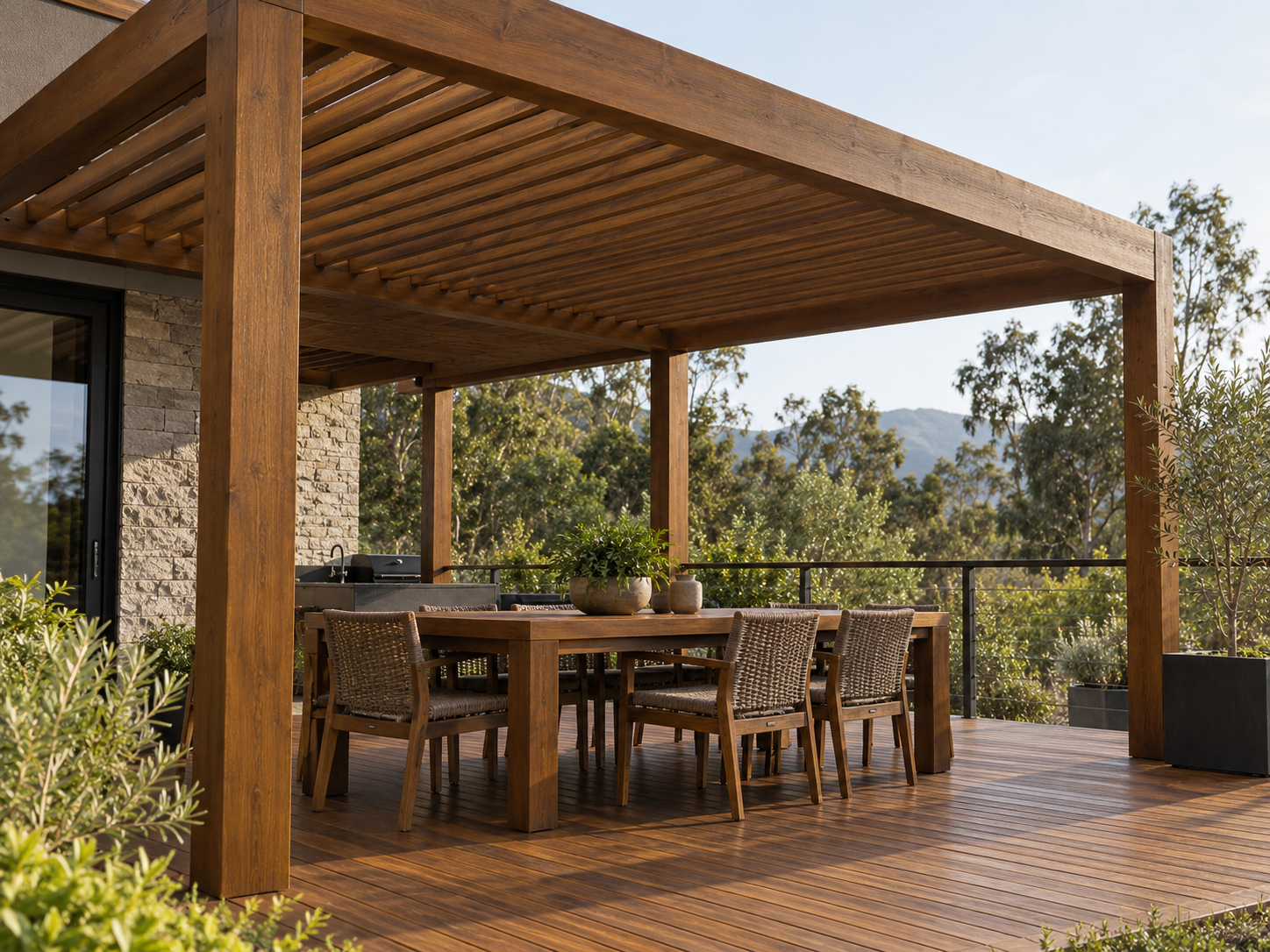 Deck Lasur tono Teca aplicado sobre madera exterior
