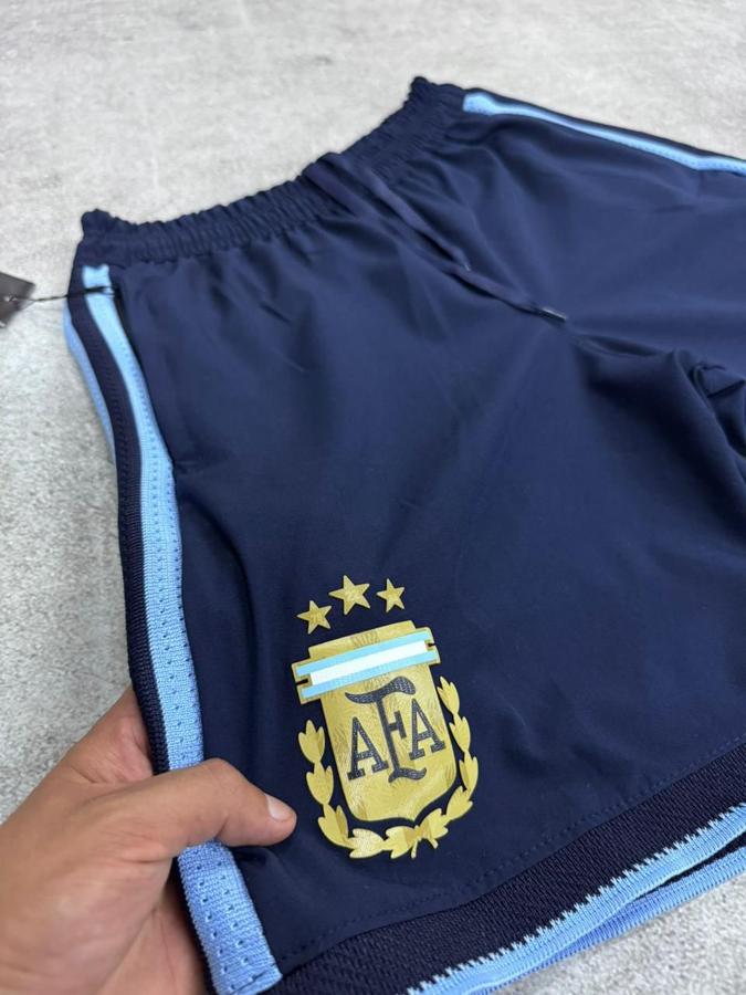 Detalle escudo AFA Short Azul