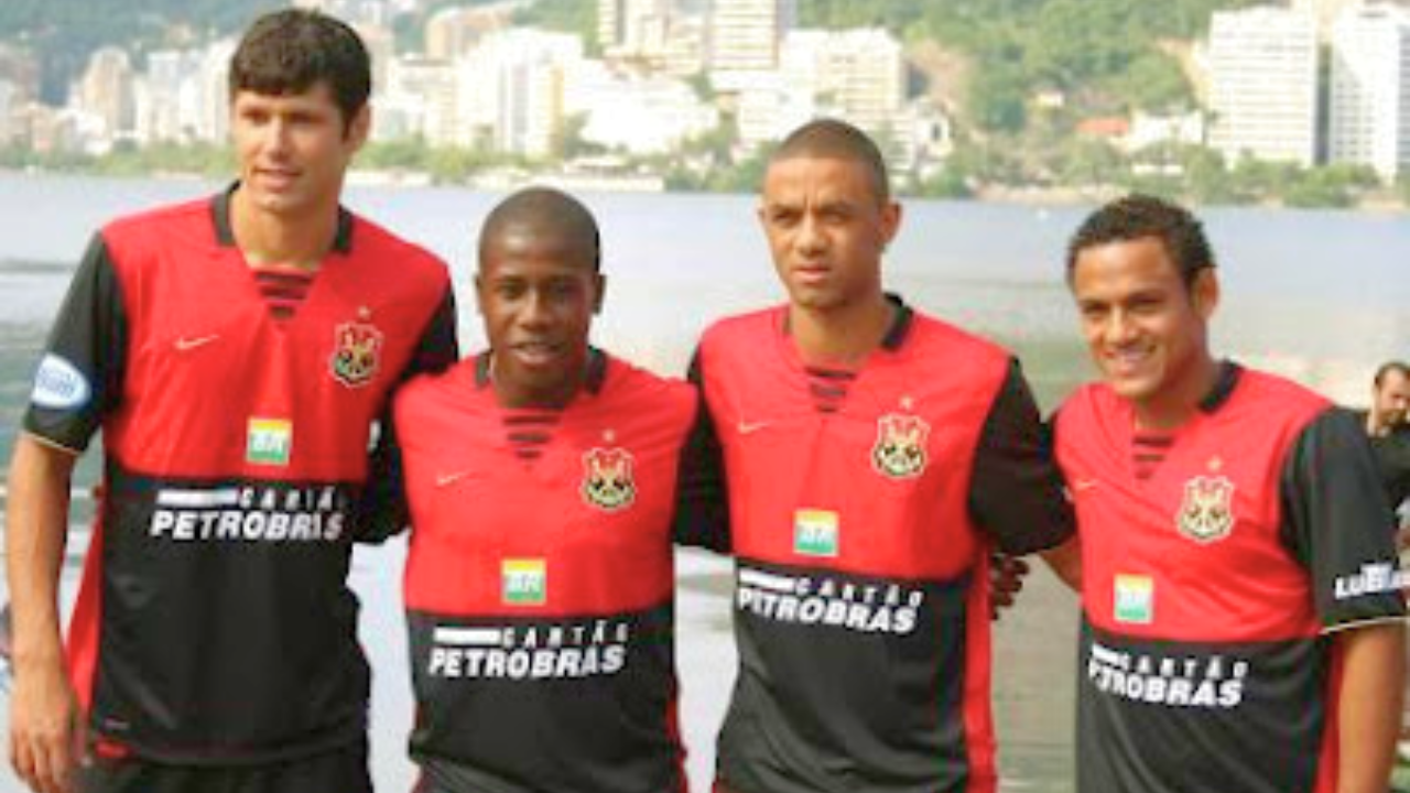 Banner-Camisa-do-Flamengo-iii-2008-Retro-Vermelha-e-Preta-Flanatics