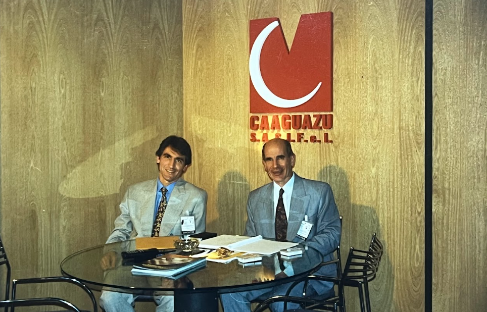 Fernando J. Badía (izquierda) vicepresidente y Máximo Badía (derecha) presidente - 1998