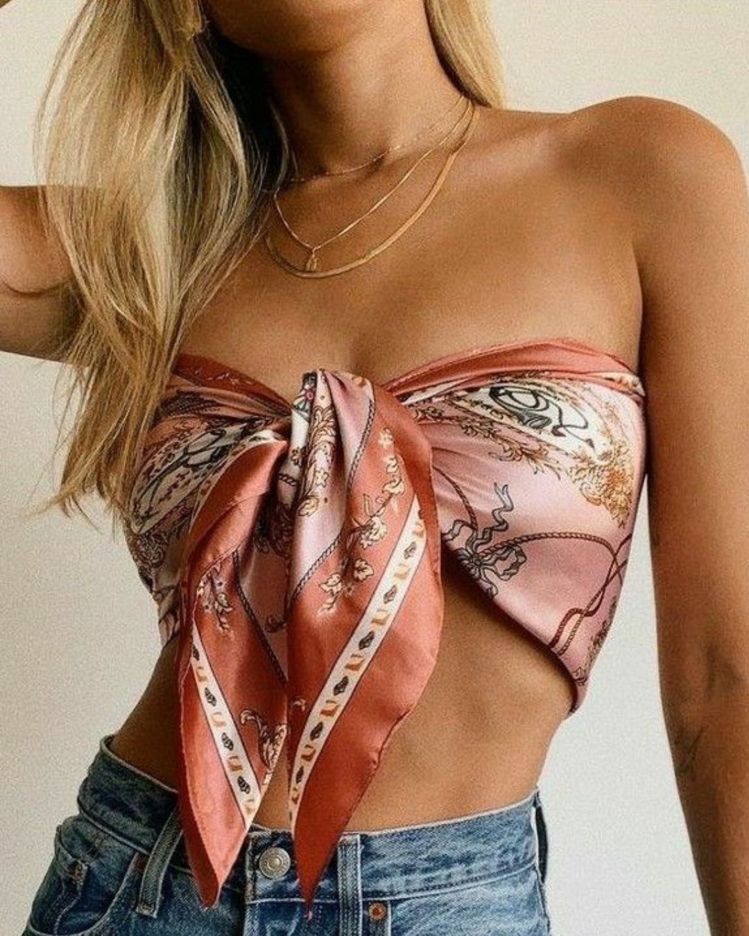 Pañuelo Ravi como top tipo bralette