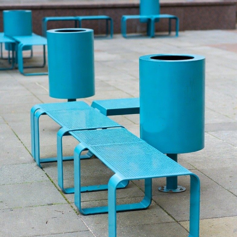 Banco metálico calado