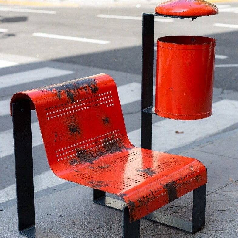 Banco y cesto metálico - ejemplo 1