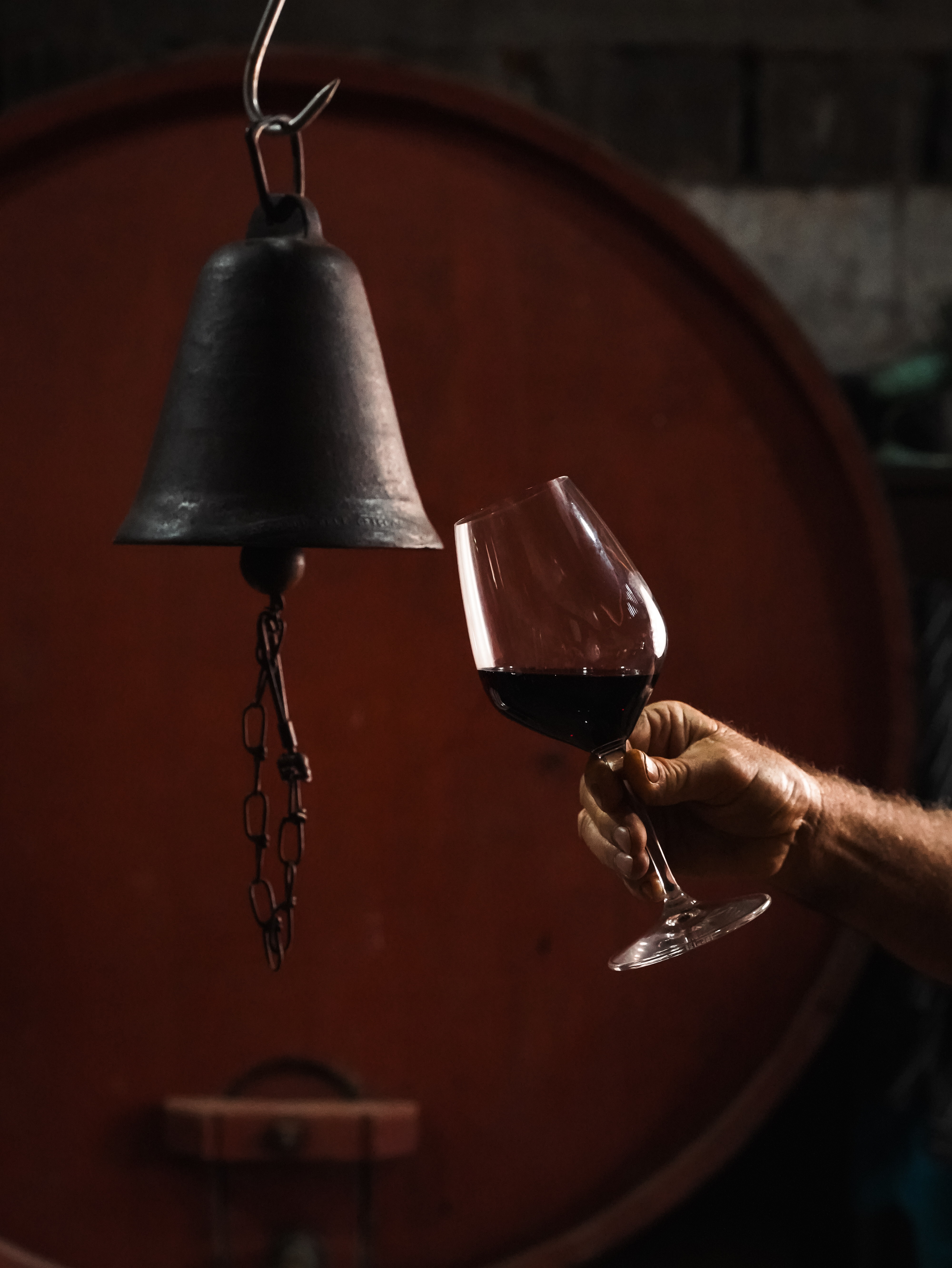 O sino, símbolo de nosso patriarca, é nosso chamado: seguir uma tradição centenária, que carregamos em nossa alma.