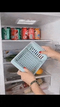 Cesta organizadora de geladeira em uso