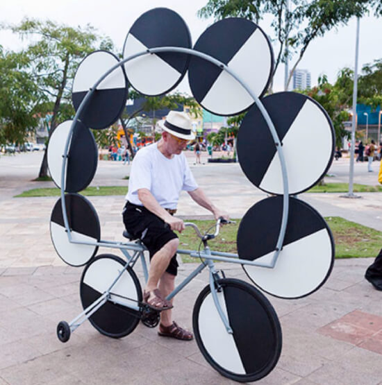 Obra de arte do Artista Guto Lacaz