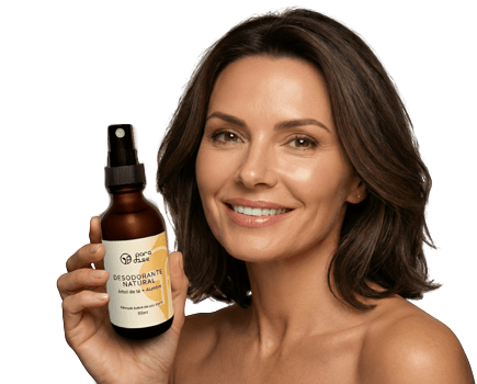 Mujer sosteniendo producto natural con garant&iacute;a de 30 d&iacute;as