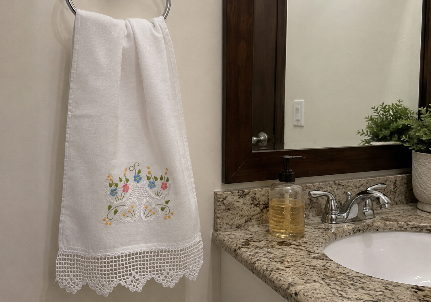 Sugest&atilde;o de uso da toalha de lavabo artesanal em banheiro