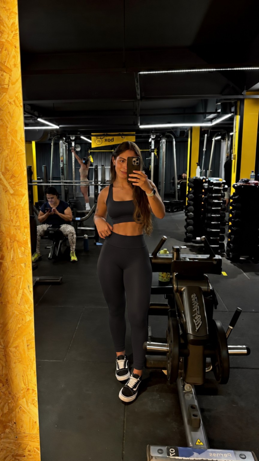 Roberta usando o Conjunto Aura