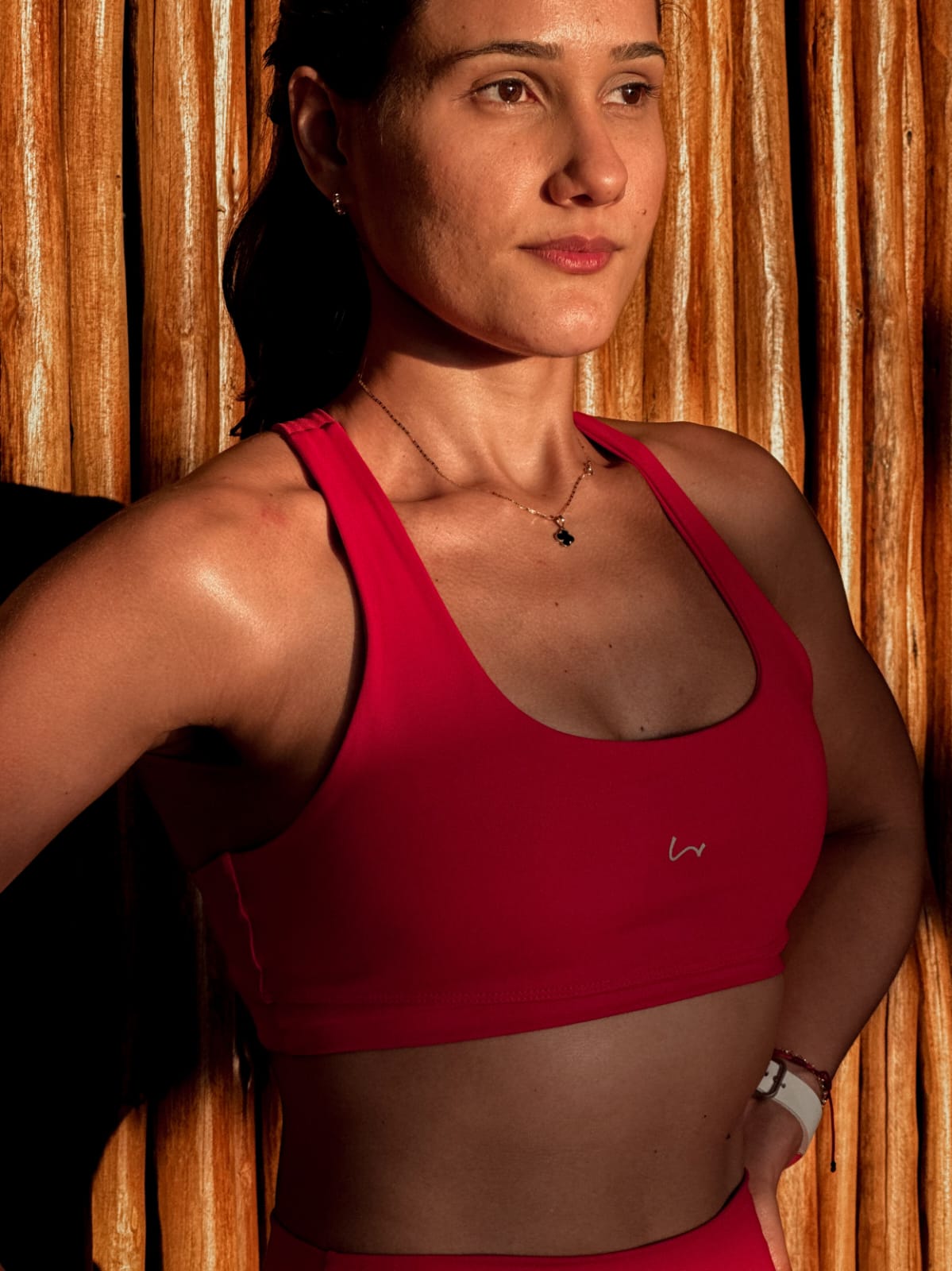 Aline Maciel fundadora da Maclê usando roupa fitness de alta compressão