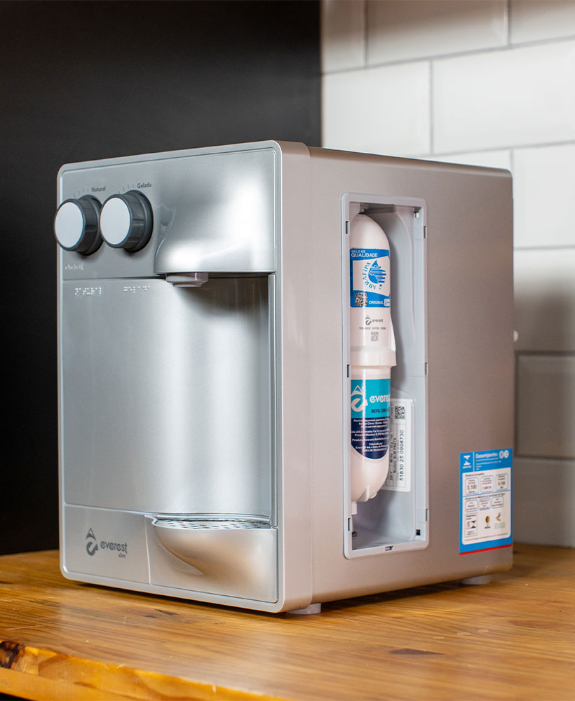 Purificador de Água Everest Slim Prata Ambientado