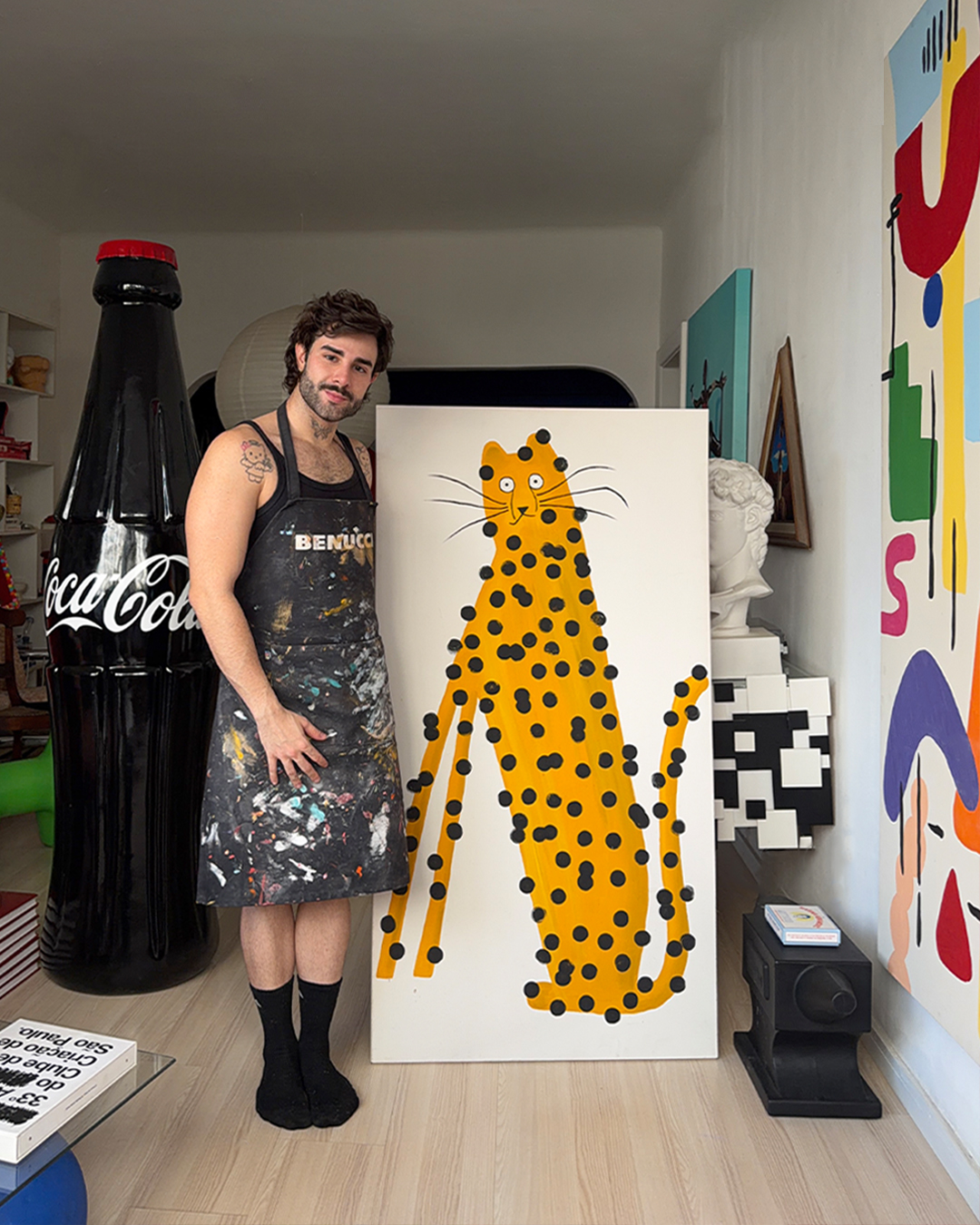 Ricardo Benucci no ateliê da Benucci Gallery