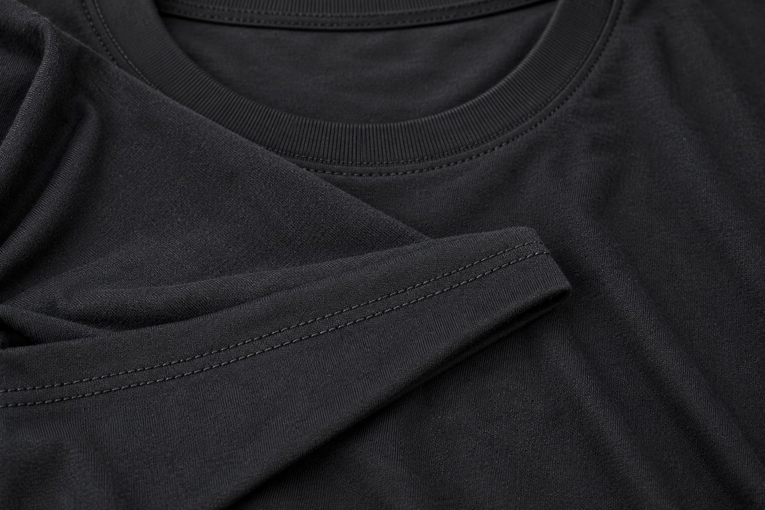 Detalle tela algodón 24/1 peinado remera premium hombre talle real