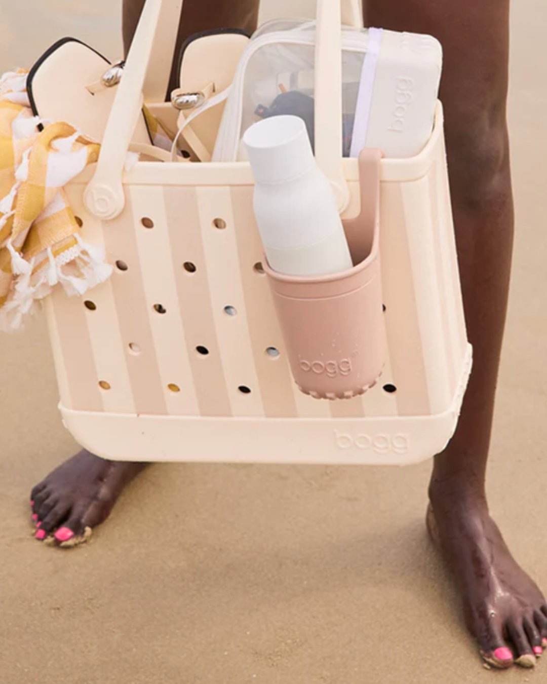 Bolsa vers&aacute;til na praia com v&aacute;rios itens