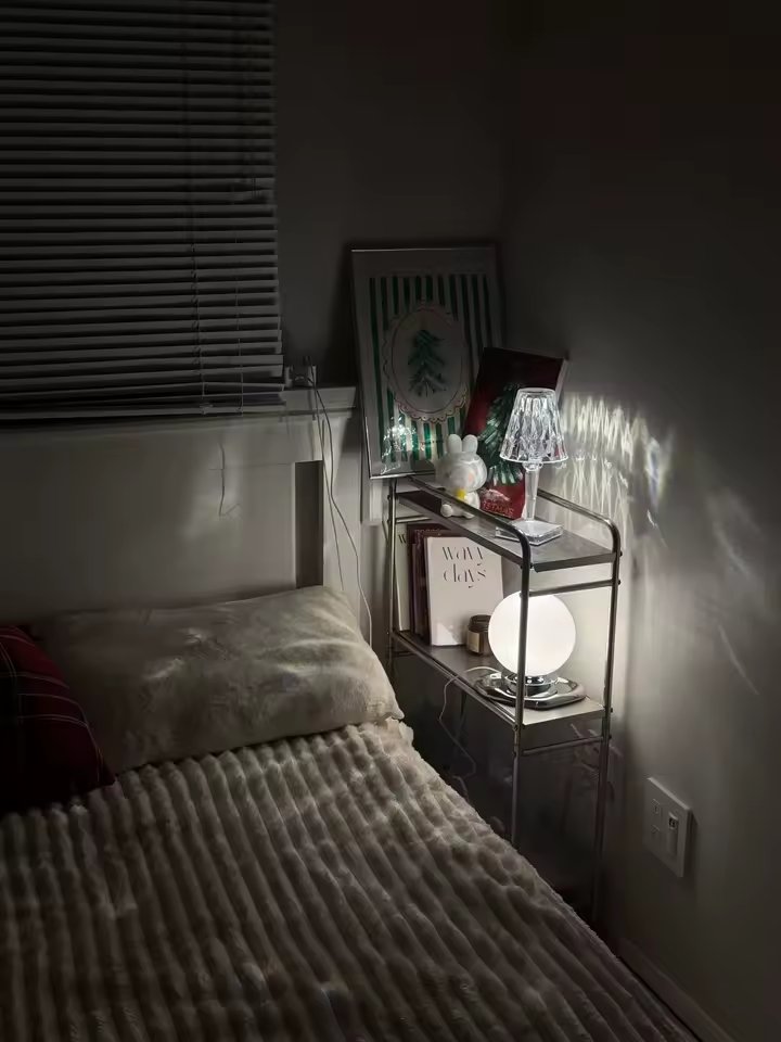 Criado-mudo quarto noturno branco