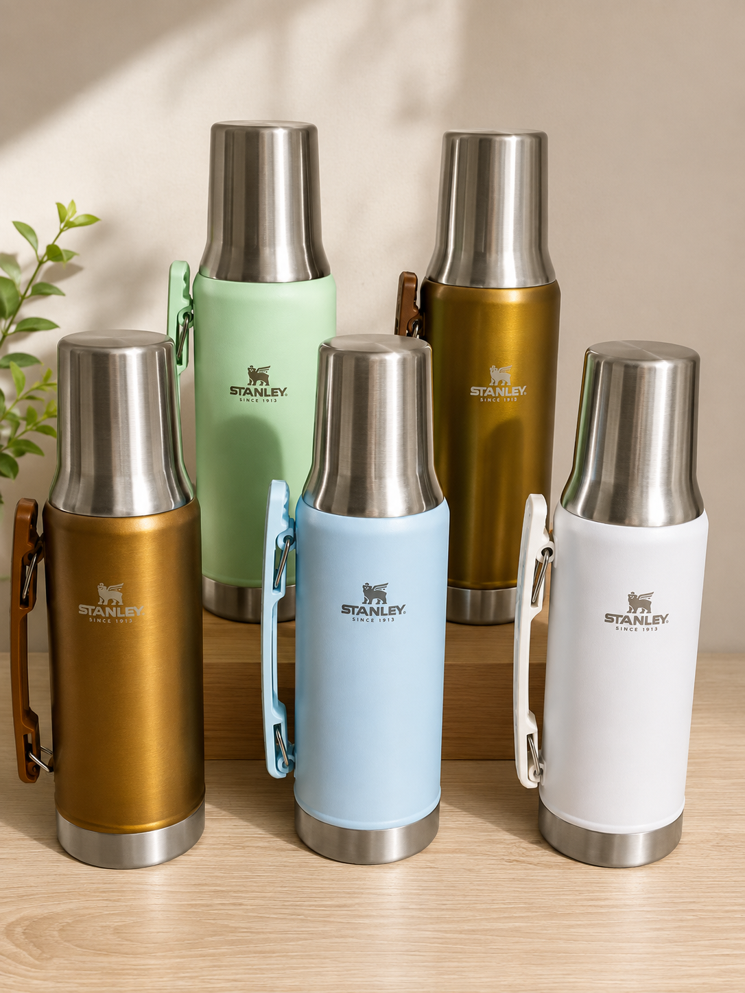 Termo System disponible en marr&oacute;n, verde, celeste y blanco