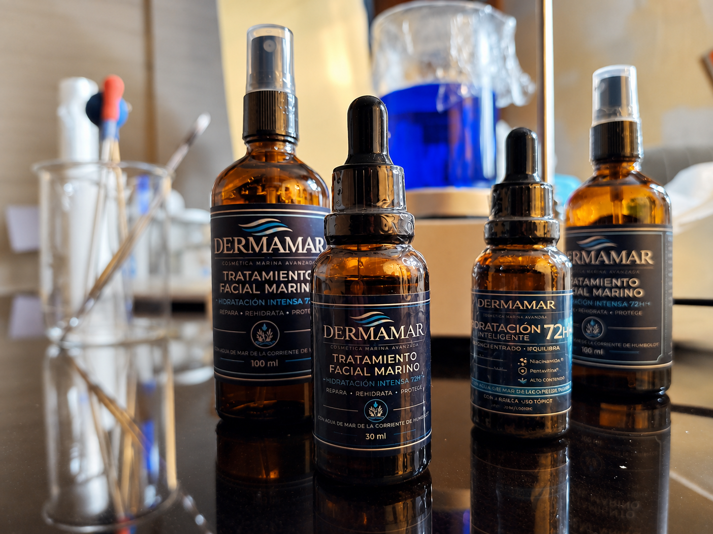 Productos DermaMar en proceso de formulación cosmética, marca chilena operada por Comercial Noa SpA.