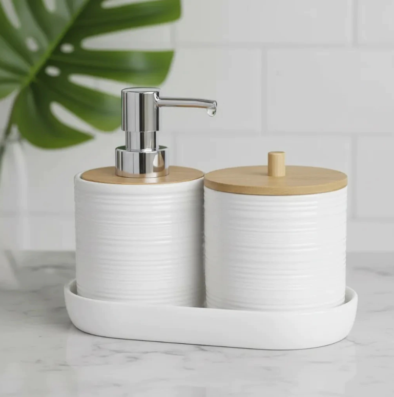 Detalle del set de baño Velissea con las 3 piezas