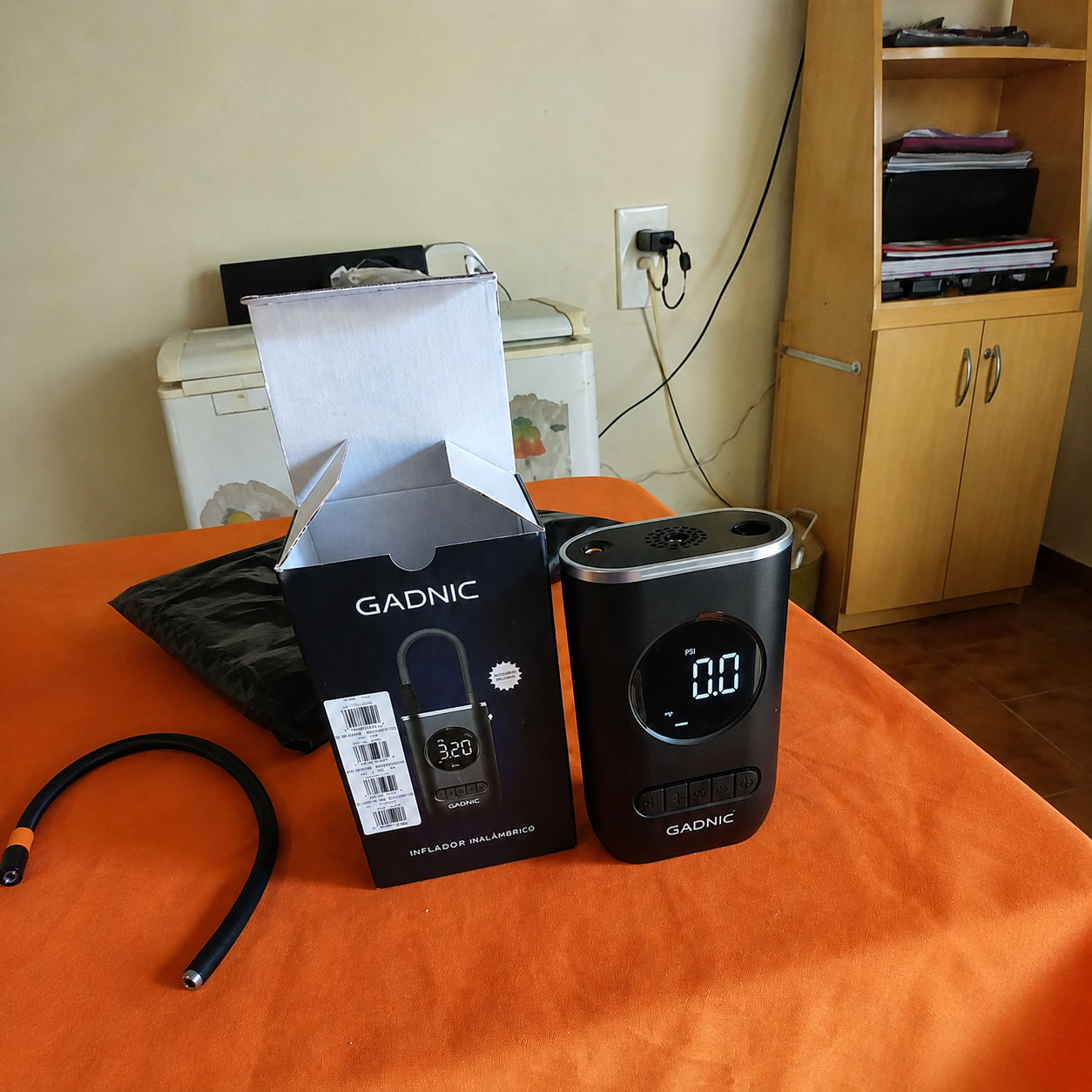 Cliente recibiendo su pedido