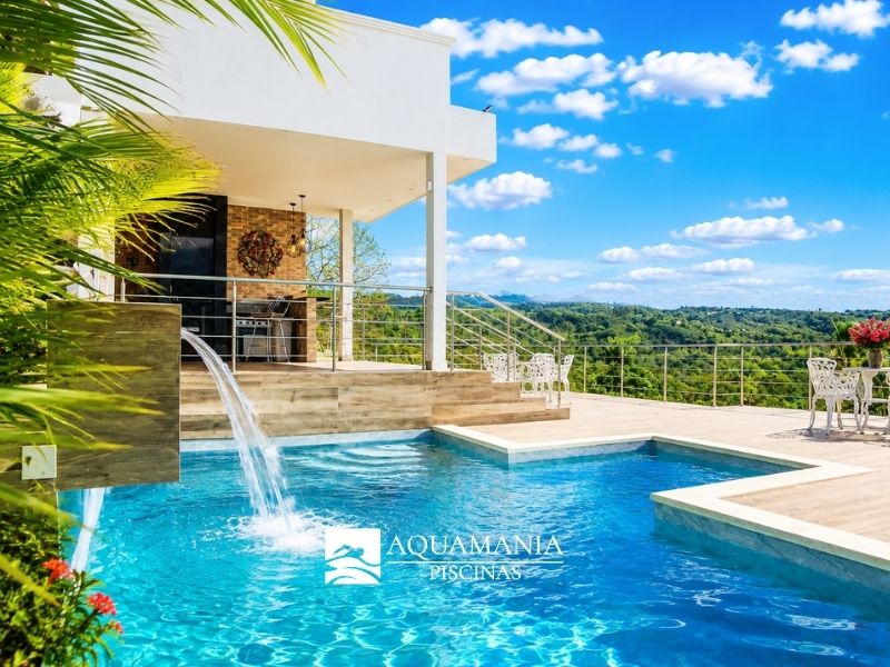 piscina-com-cascata-de-embutir-em-inox-em-hidrolandia