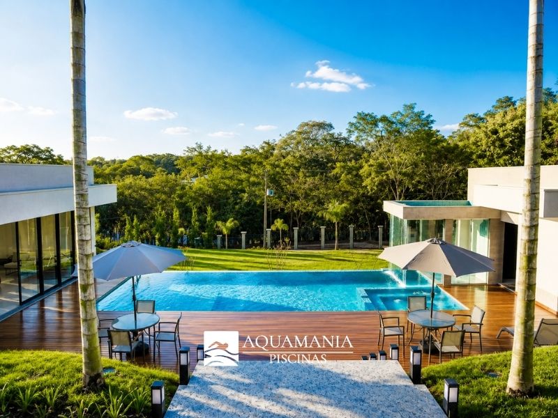 piscina-com-sauna-e-cascata-em-hidrolandia
