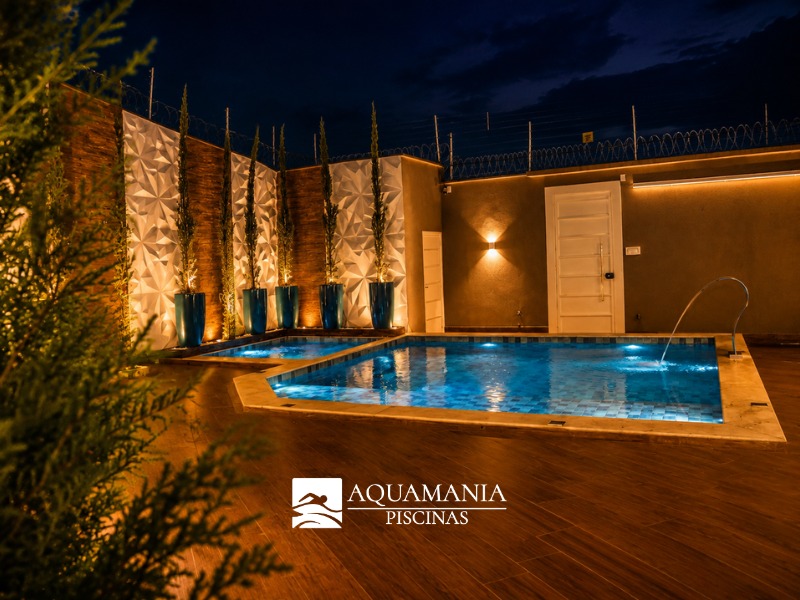 piscina-com-spa-iluminada-com-cascata
