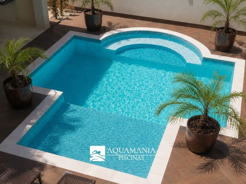 piscina-fibrada-com-borda-de-pastilha-em-sao-luis-dos-montes-belos