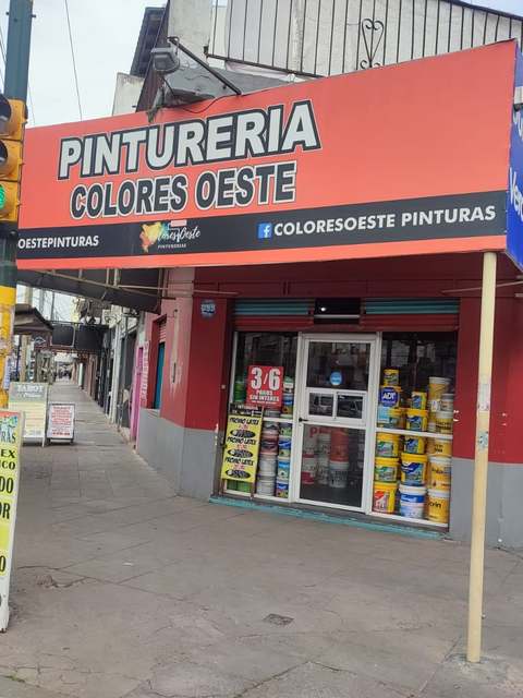 Frente de la sucursal Isidro Casanova de Colores Oeste