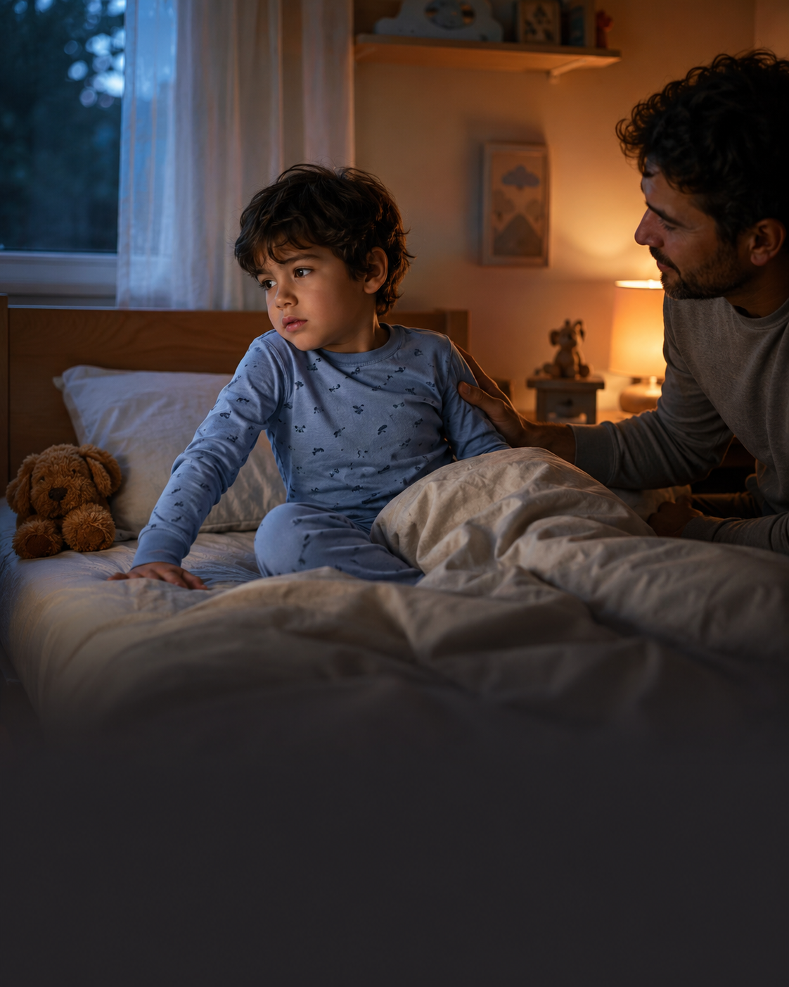 Niño con dificultad para relajarse al acostarse