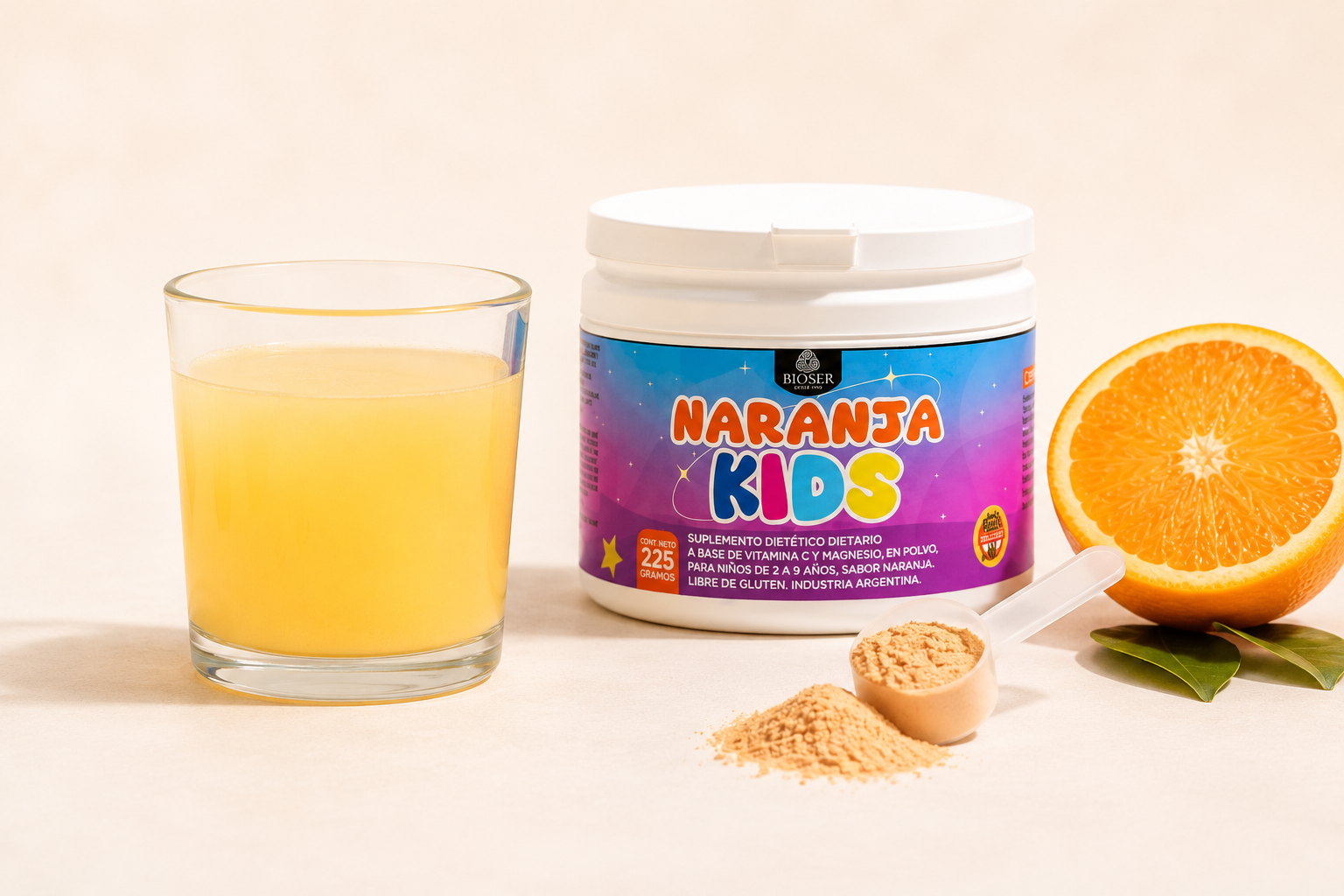 Naranja Kids con vaso preparado, scoop y polvo sabor naranja