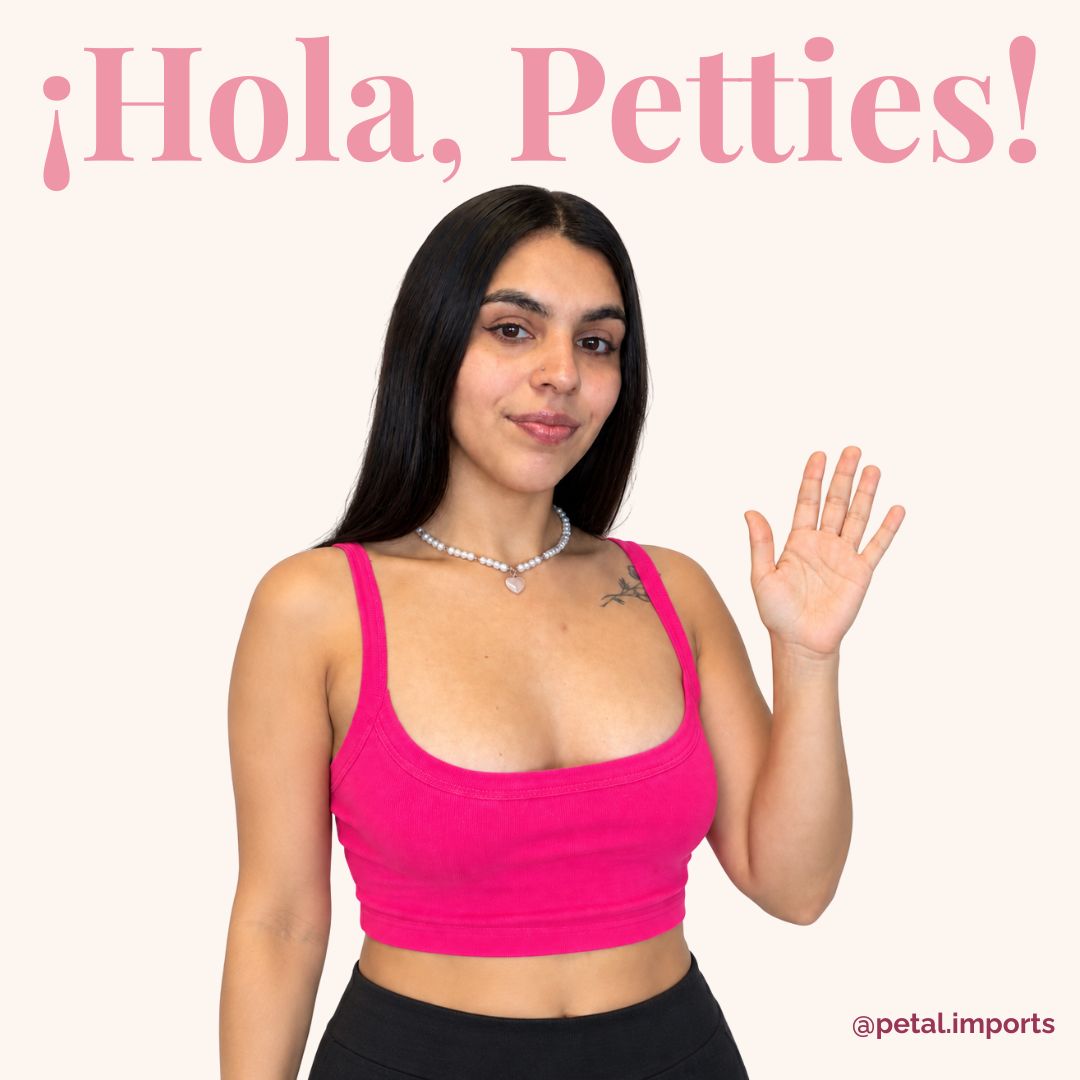 Cami, fundadora de Petal Imports, saludando