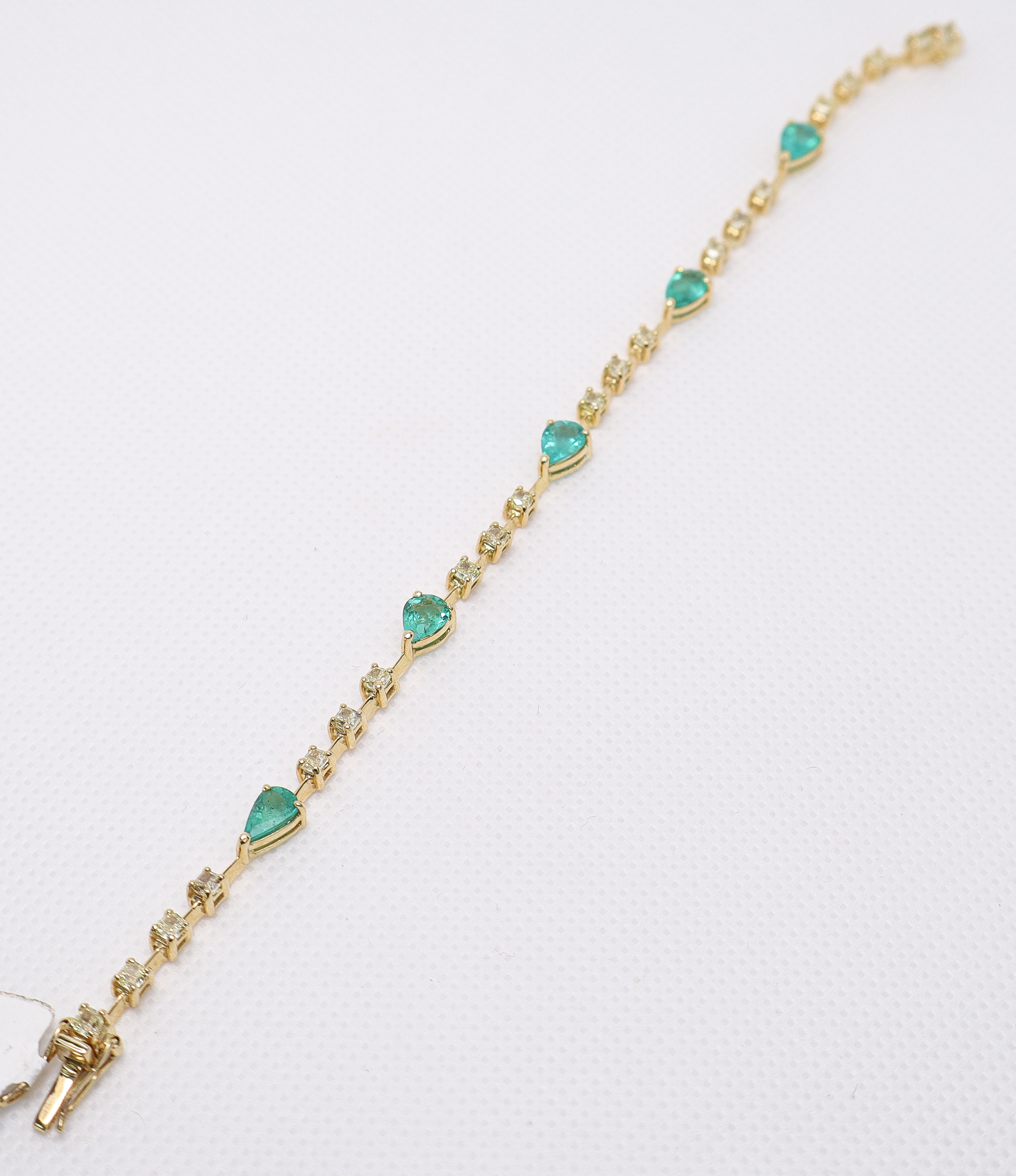 Bracelete em ouro 18k com esmeraldas e brilhantes