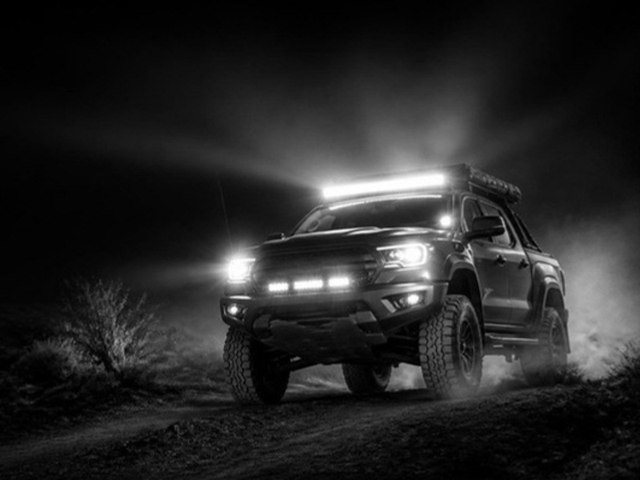 Picape off-road com barra de LED