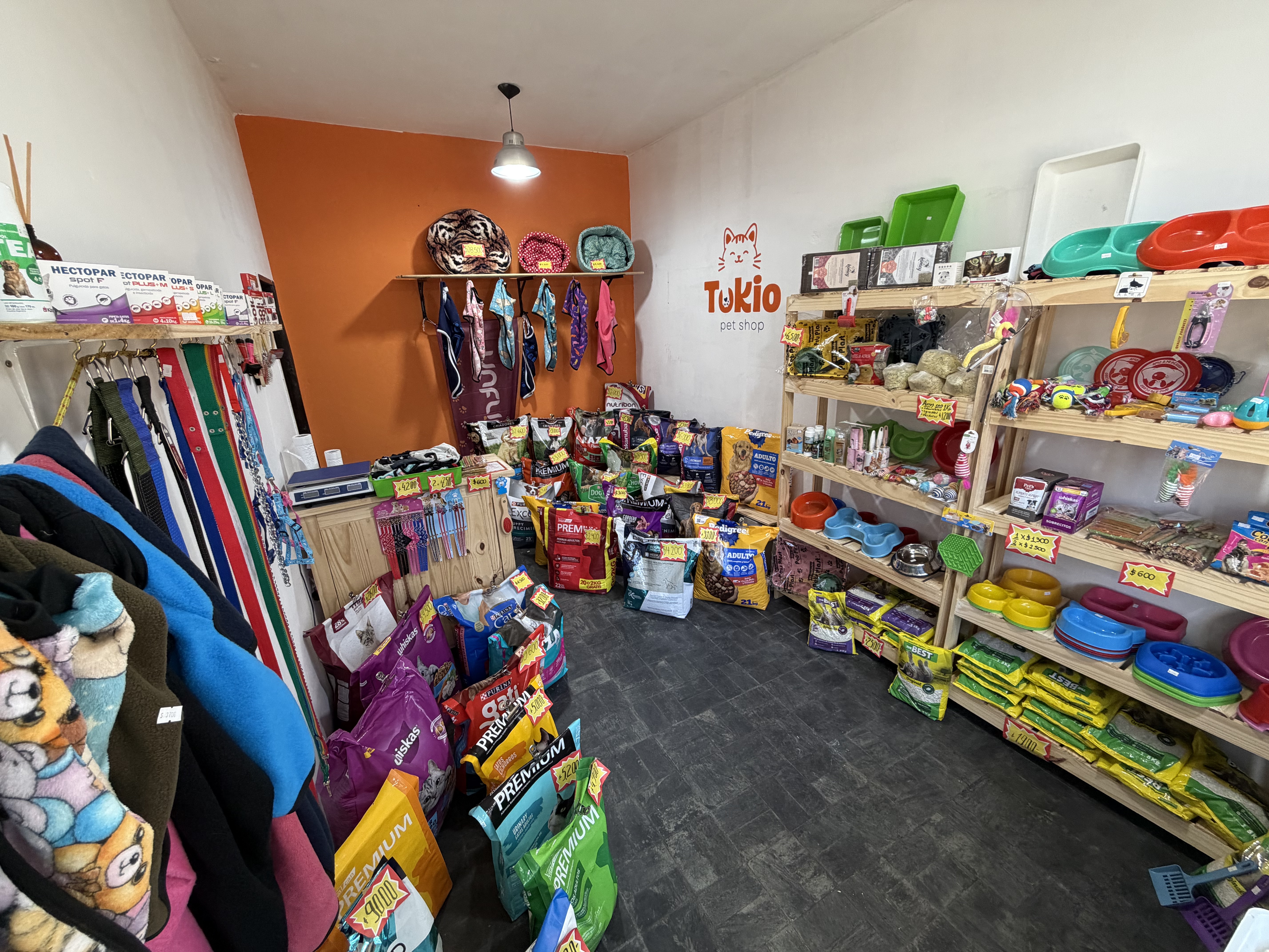 Local de Tokio Pet Shop en Wilde