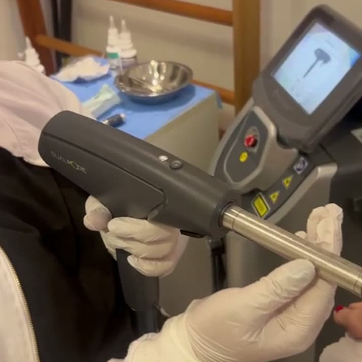 Equipamento e aplicador no consultório da Nova Íntima Care