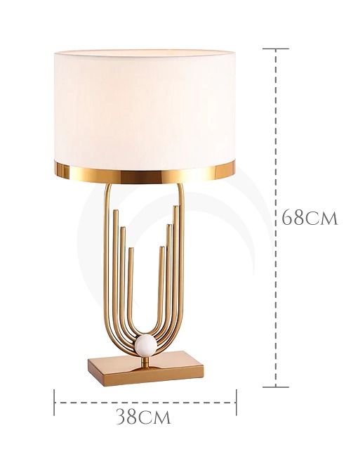 Abajur dourado Dolique com design moderno, ideal para leitura, quartos, escritórios e escrivaninhas.