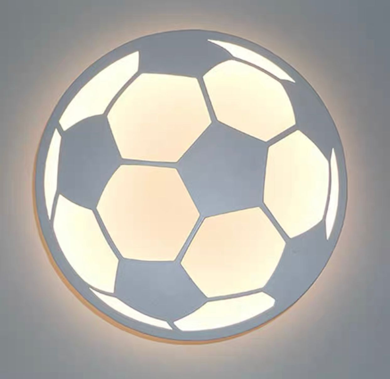 Arandela moderna em formato de bola de futebol para quarto infantil. Lustres Genesis loja online de Lustres e Iluminação Decorativa