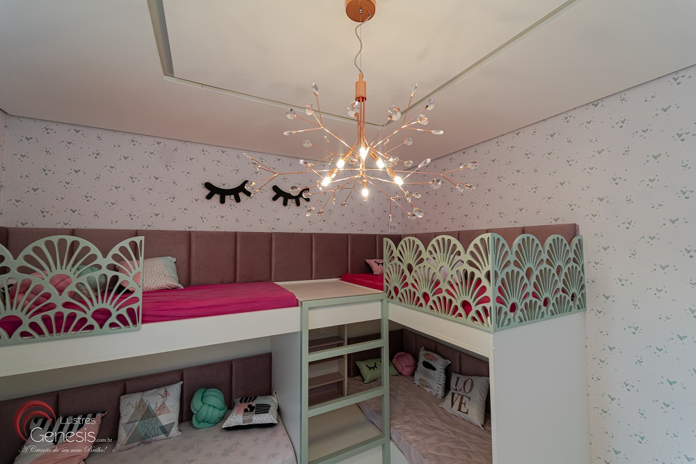 Lustre Pendente Twing 48 Cristais Rose Gold em quarto infantil com beliches e decoração delicada. Lustres Gênesis loja online de Lustres e Iluminação Decorativa
