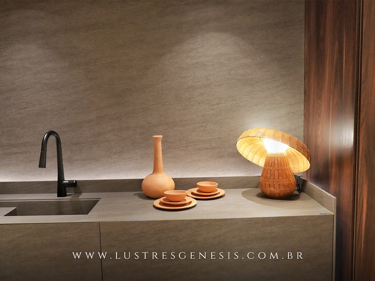 Abajur de Madeira Carimbo Natural para Cabeceira Sala Quarto e Lavabo