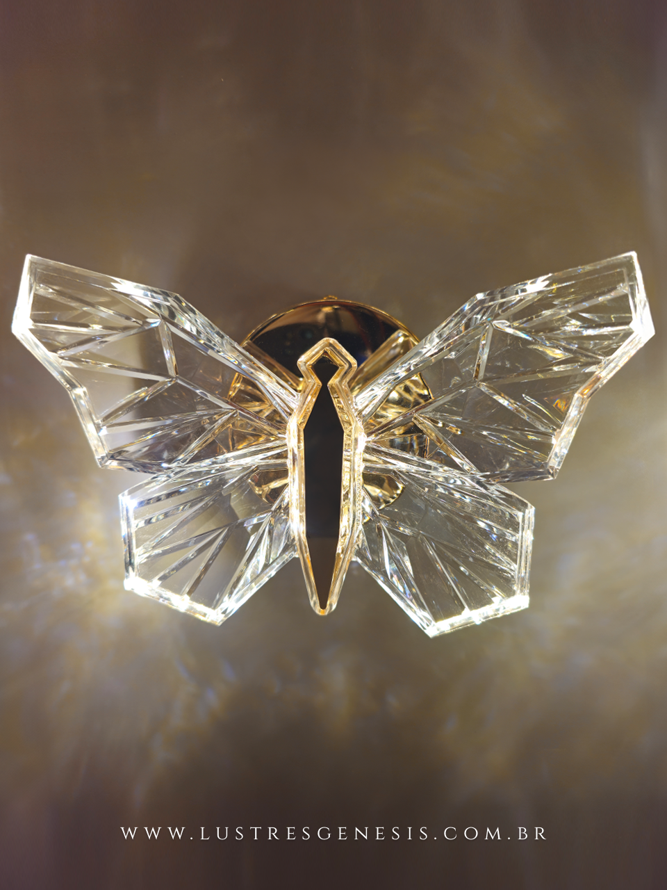 A Arandela Borboleta Led em metal dourado e acrilico DCB02204 une sofisticação e encanto para o seu ambiente.