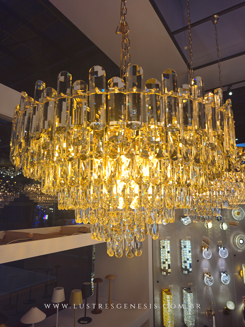 Luminária Pendente Redondo de Cristal Zaria Ø75cm Detalhes em Dourado