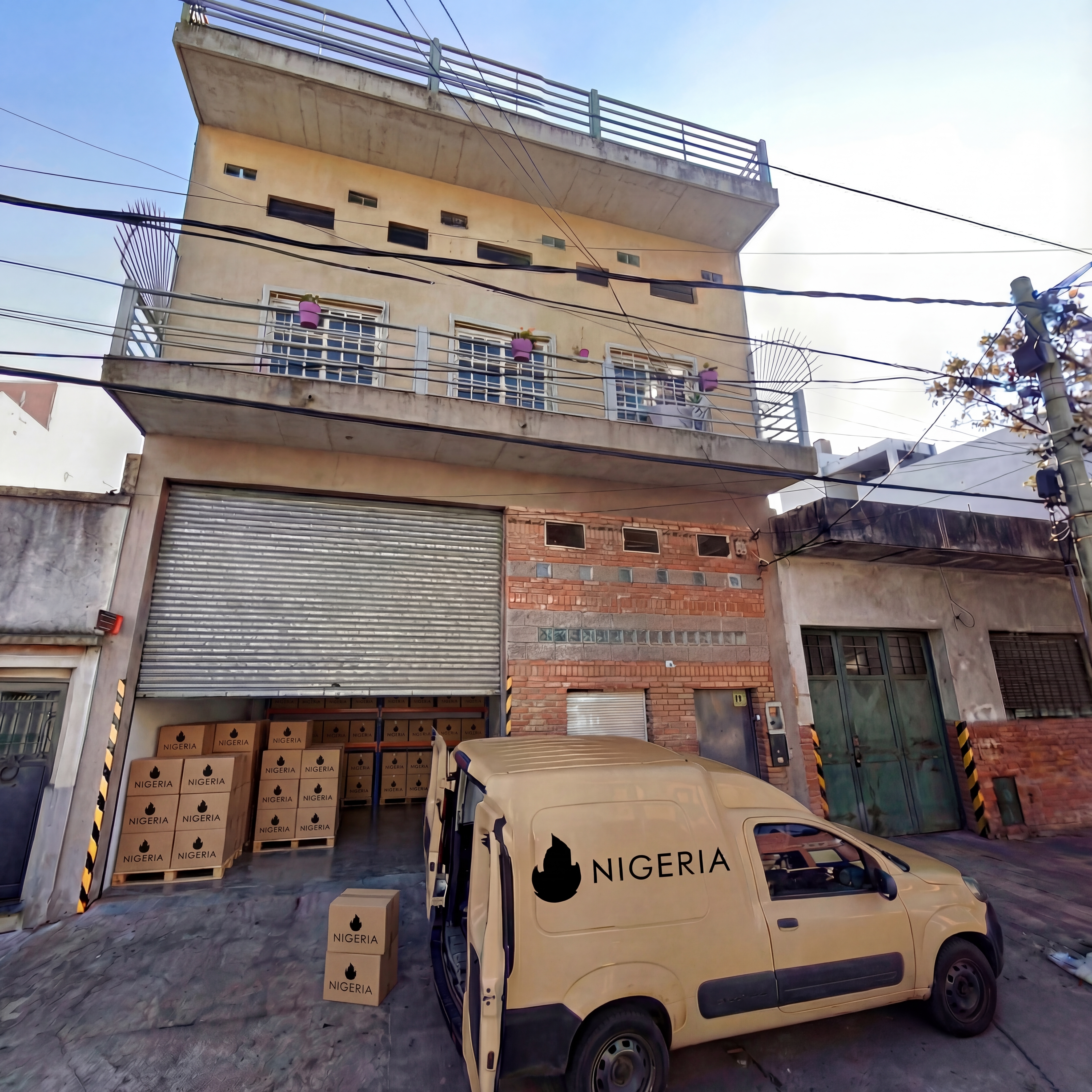 Almacén profesional de calzado Nigeria con inventario organizado y centro de distribución moderno