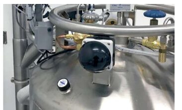 Cabe&ccedil;ote de tanque pressurizado com v&aacute;lvulas e bot&atilde;o de acionamento