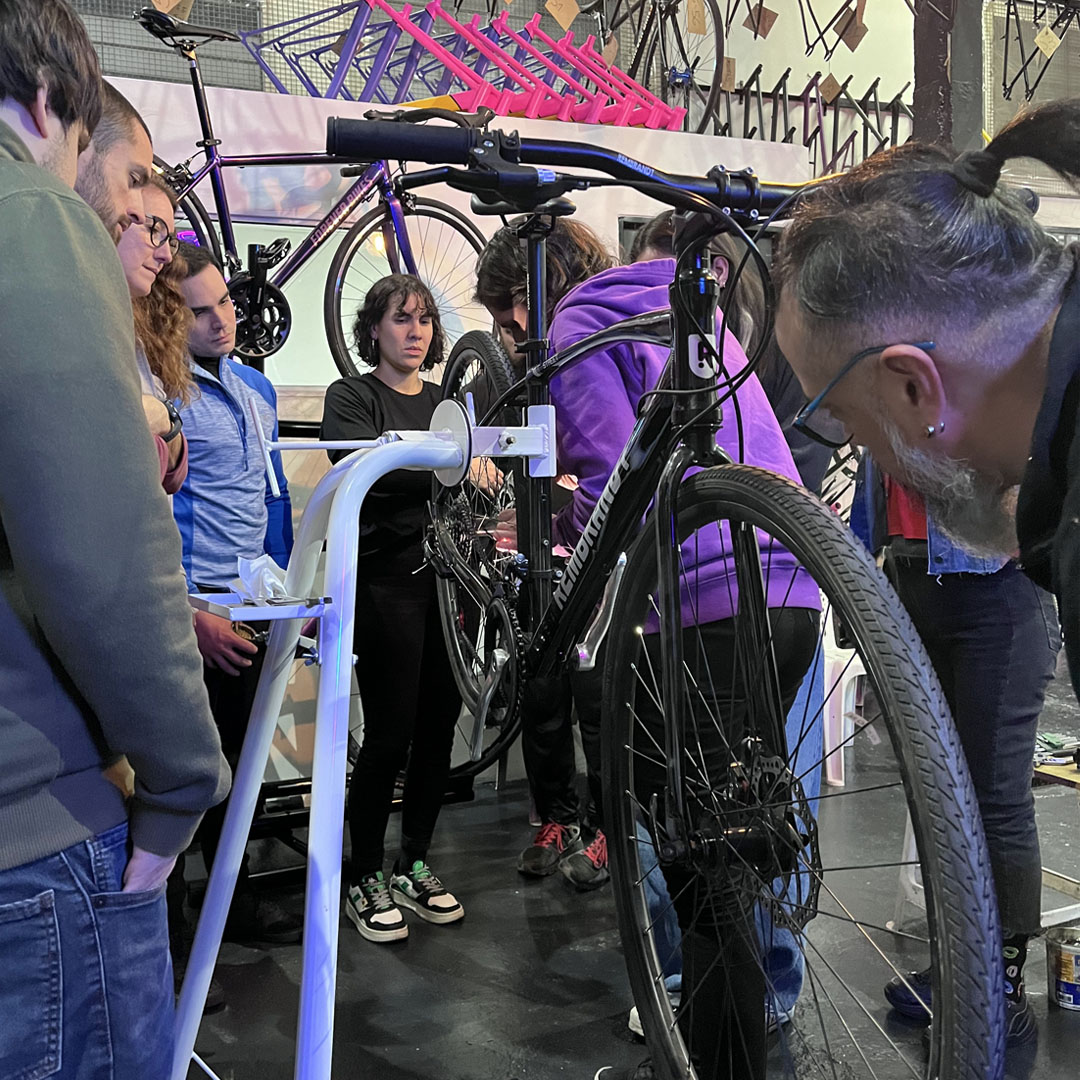 Curso de mec&aacute;nica Forever Bikes