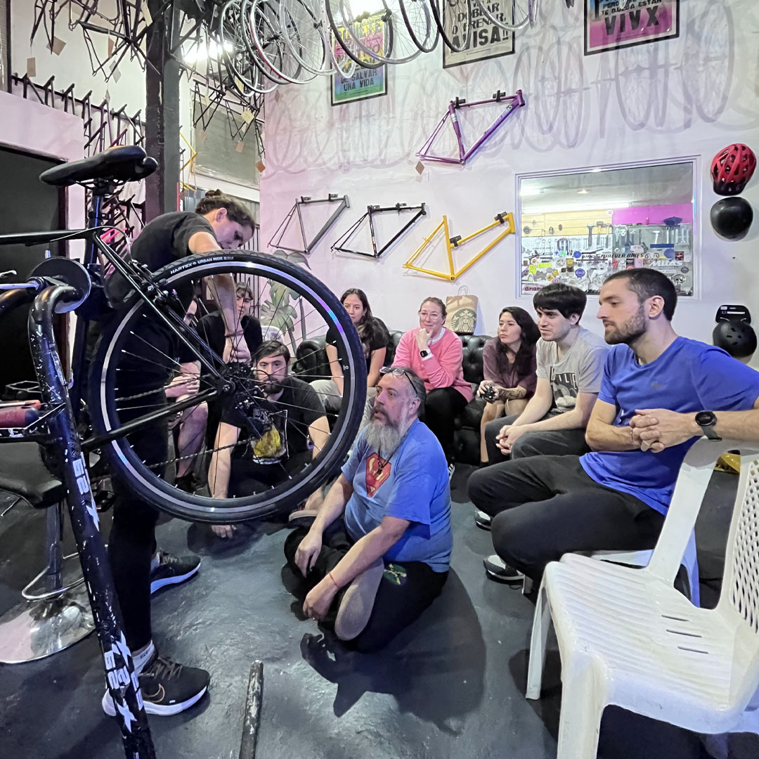 Taller escuela Forever Bikes