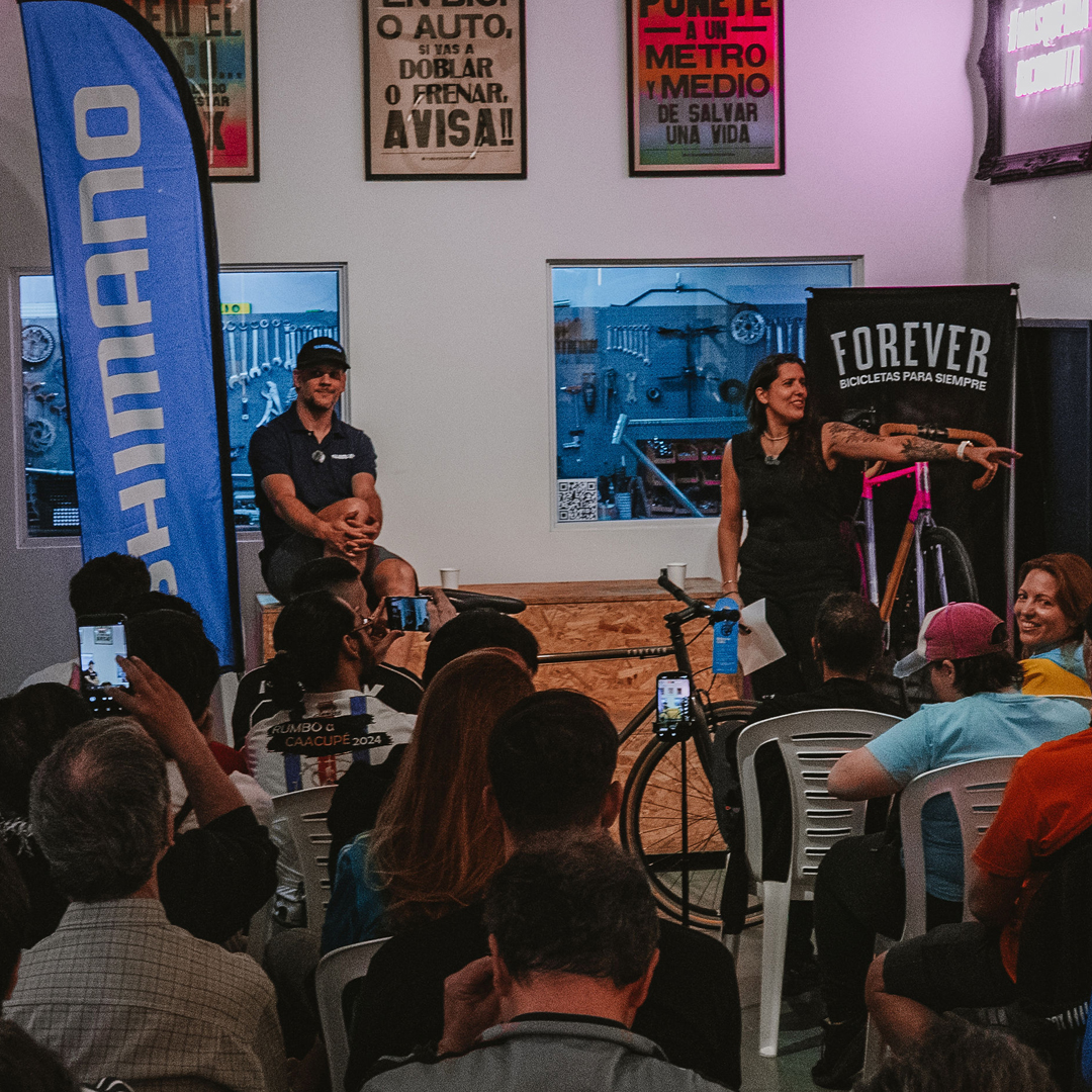 Charla de presentaci&oacute;n de Shimano CUES y Q'AUTO en el taller de Forever Bikes