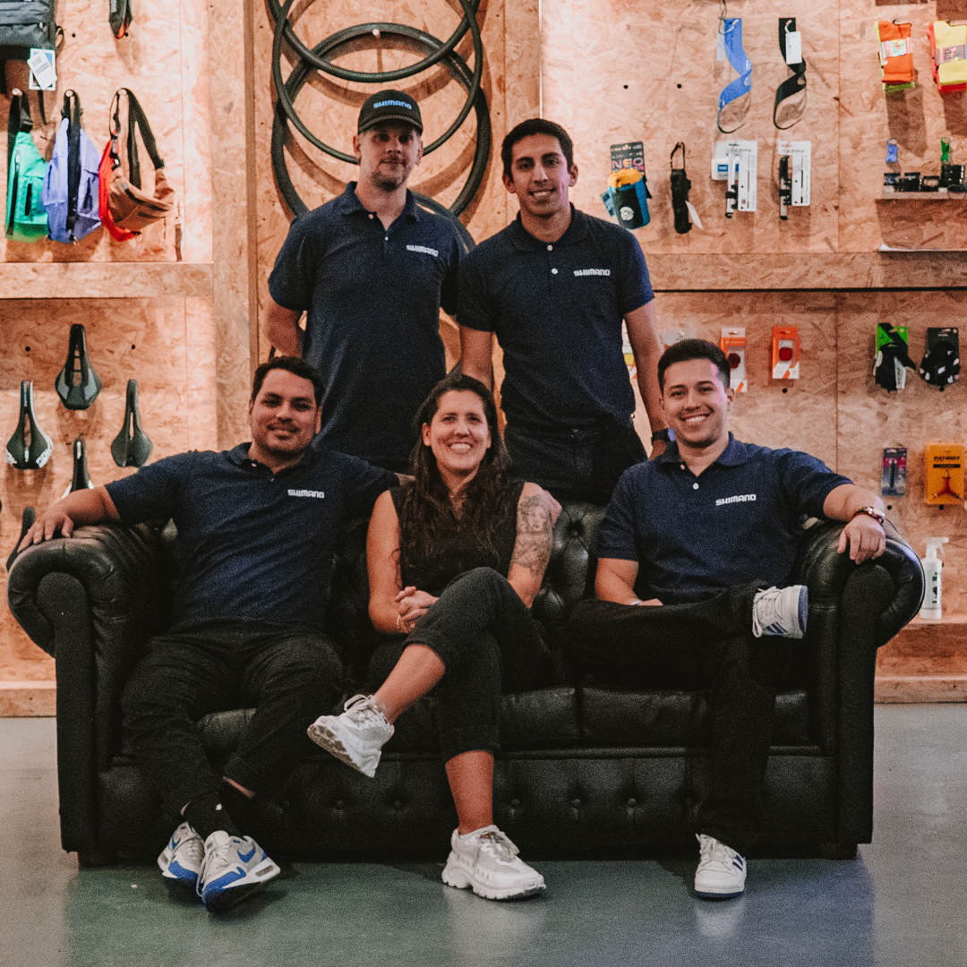 El equipo de Shimano Argentina con Romina, fundadora de Forever