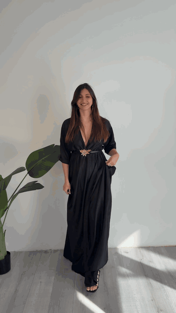 Vestido Nicole Negro en movimiento