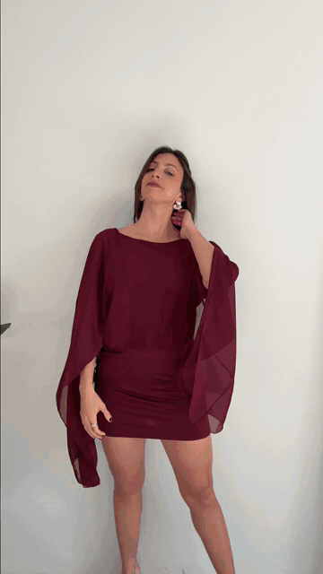 Vestido Zoe en lycra elastizada con capa de gasa superpuesta y mangas amplias estilo murci&eacute;lago irregulares